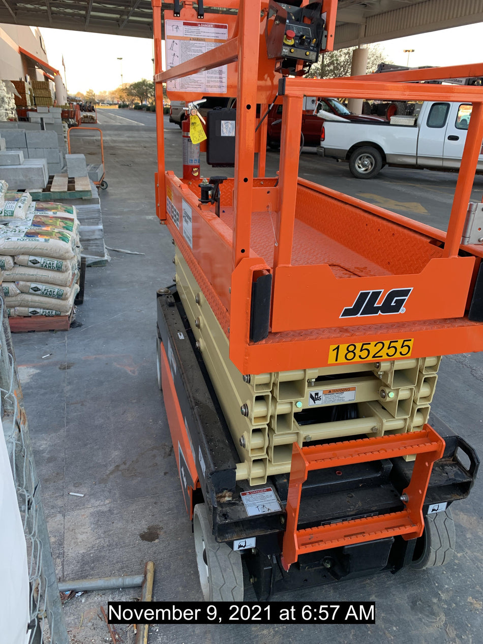 2021 JLG ES1932