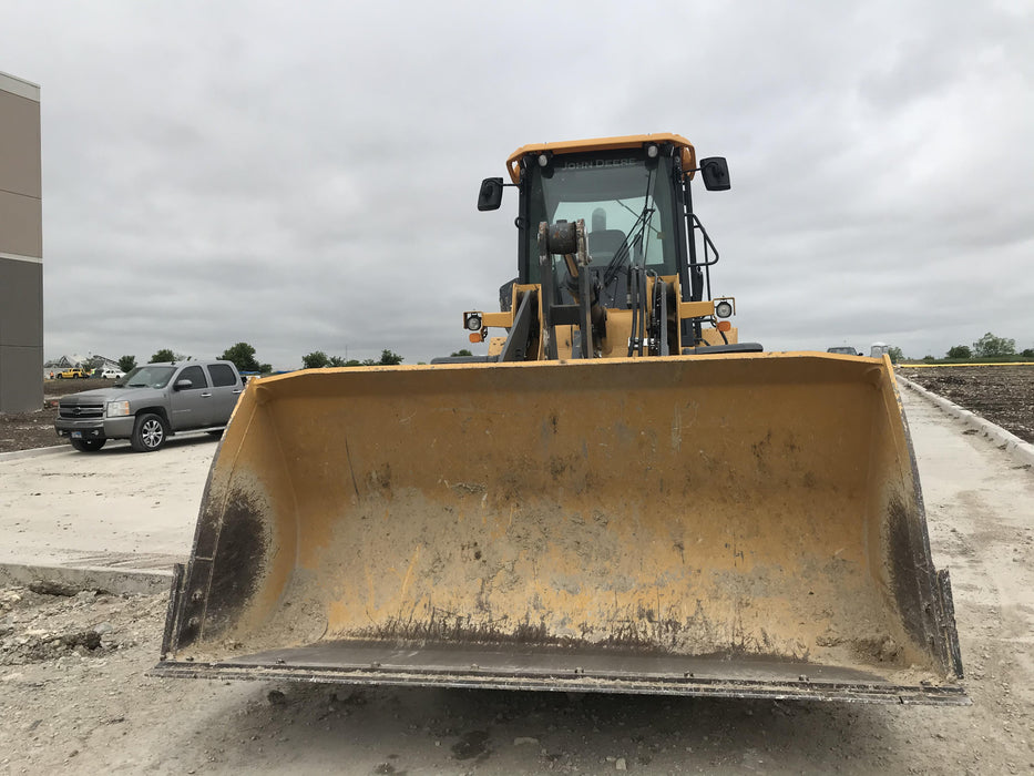 2019 John Deere 524L Cab/Heat/AIR, 3rd Function Hydraulics, Hydraulic JRB QC 2.75 Yd. Bucket, 60" Carriage/72" Forks