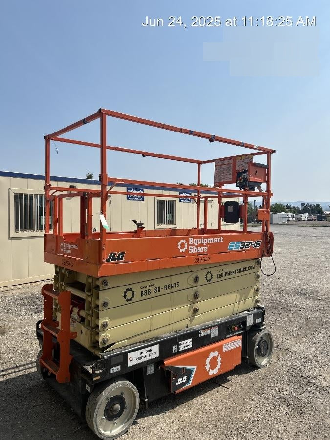 2022 JLG ES3246