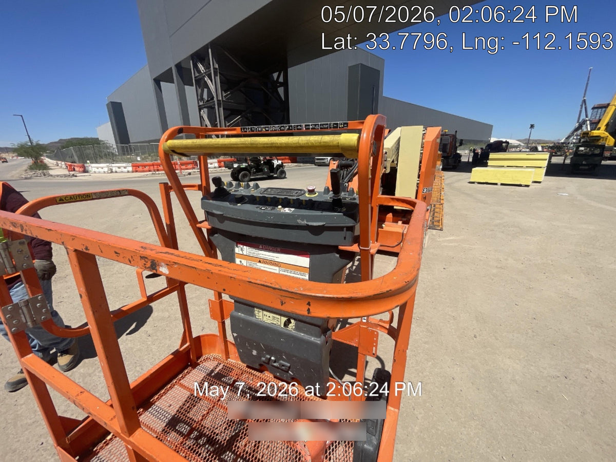 2019 JLG E300AJP