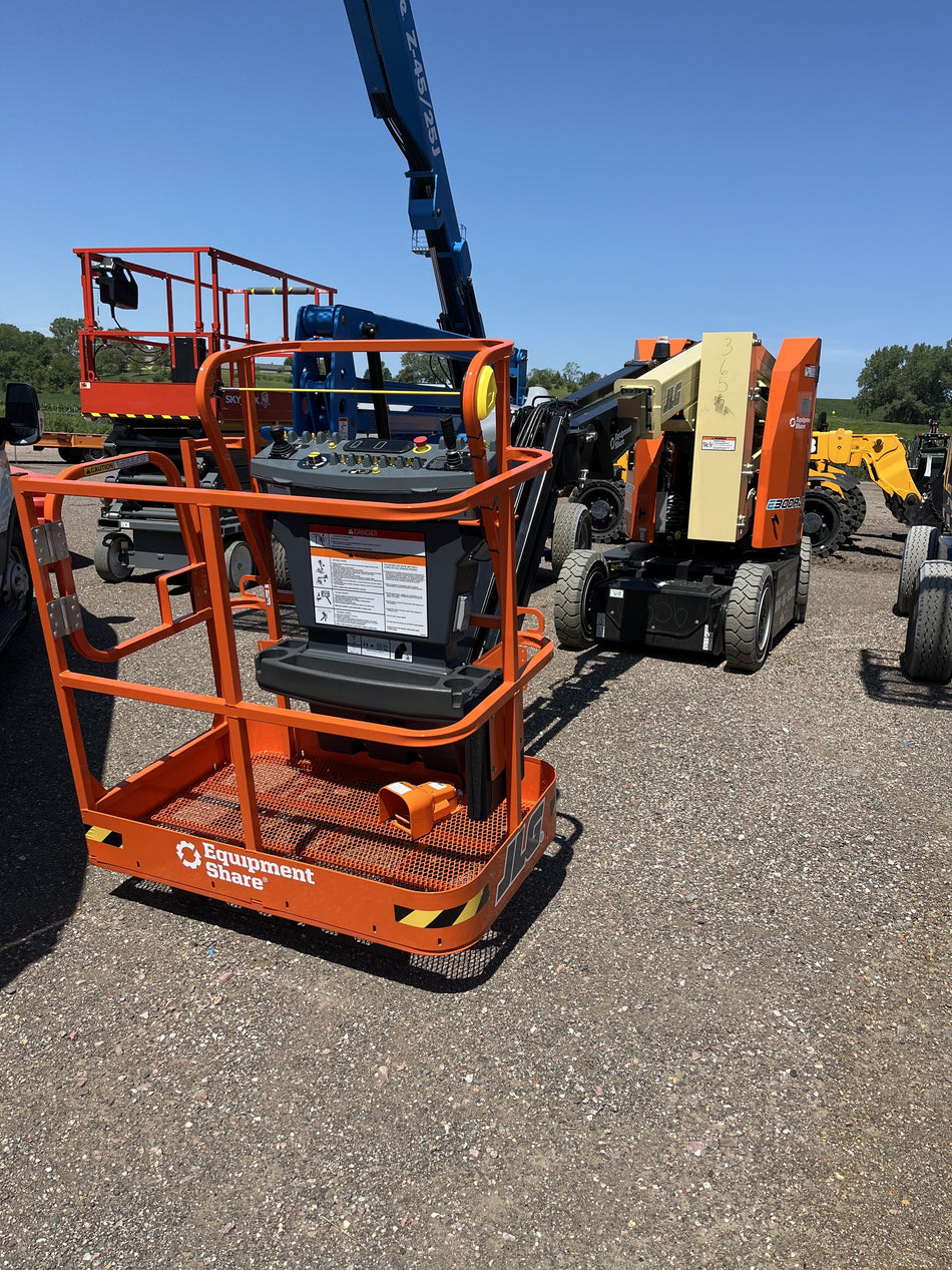 2025 JLG E300AJP
