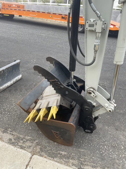 2021 DOOSAN 30" Bucket - Doosan