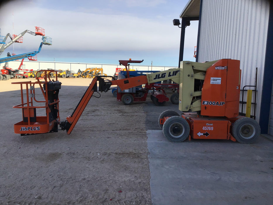2019 JLG E300AJP