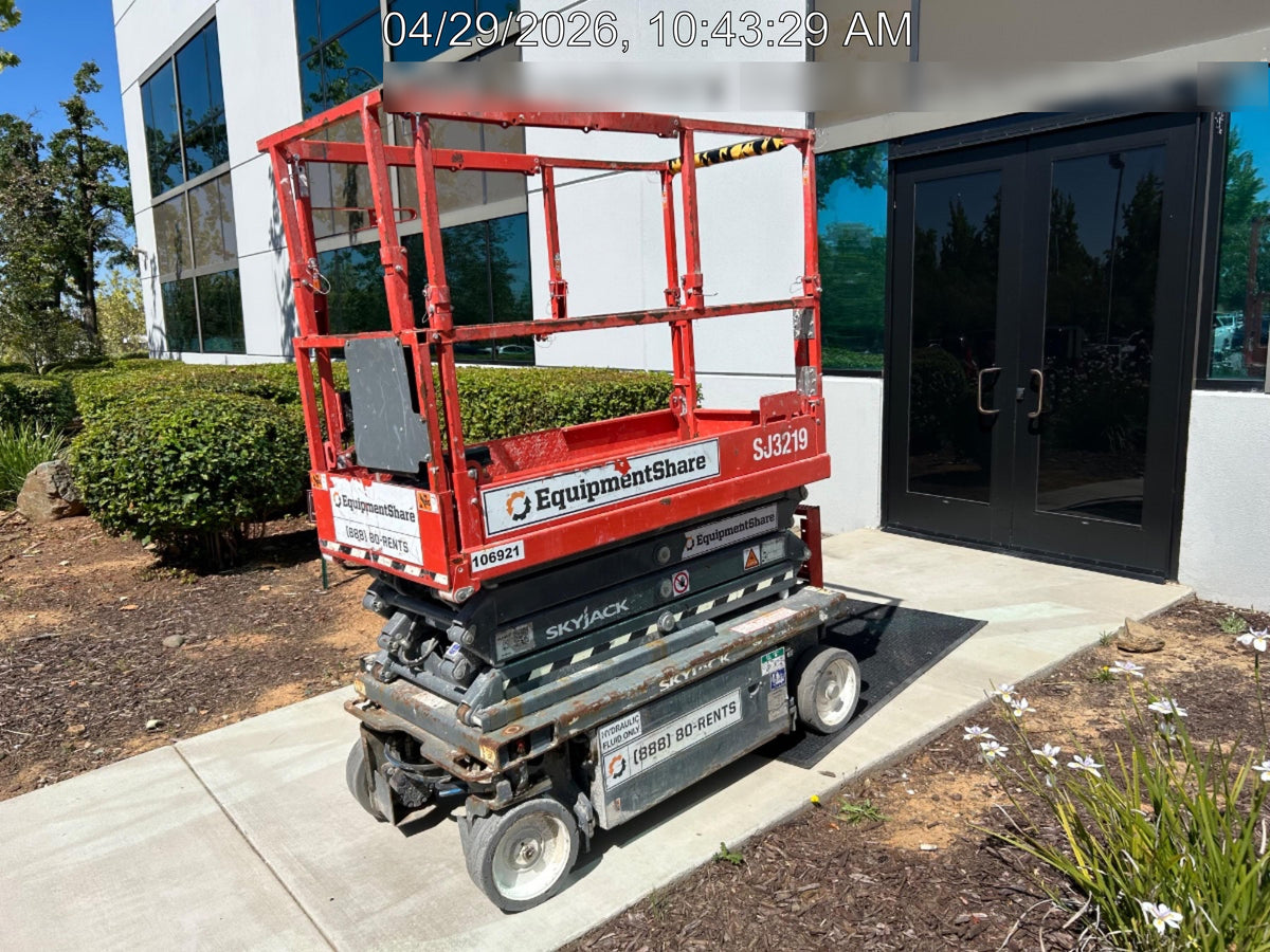 2020 Skyjack SJIII-3219 Solid NM Tires, Half height spring hinged entry gate, Dual Beacons, 800W Inverter