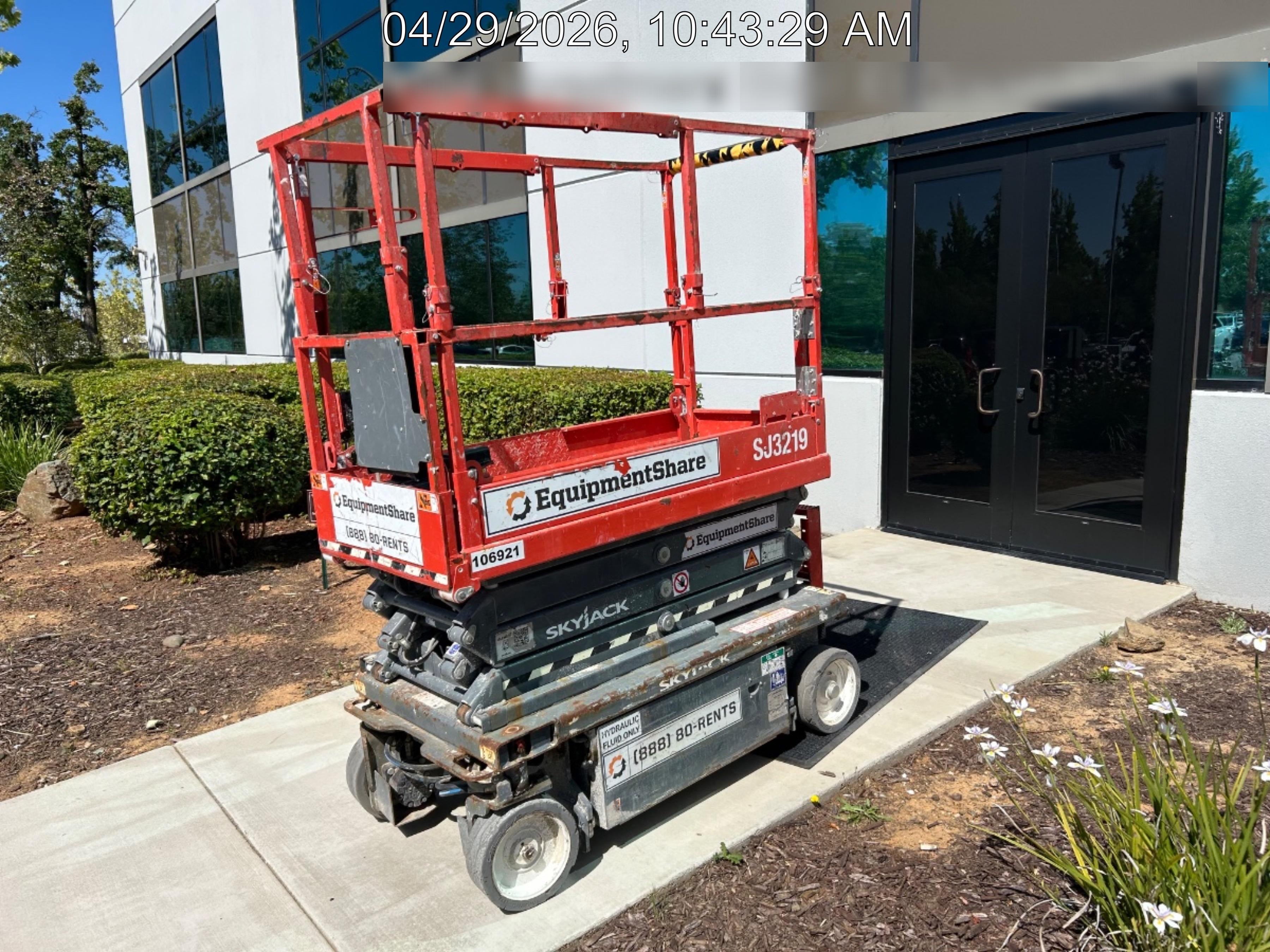 2020 Skyjack SJIII-3219 Solid NM Tires, Half height spring hinged entry gate, Dual Beacons, 800W Inverter