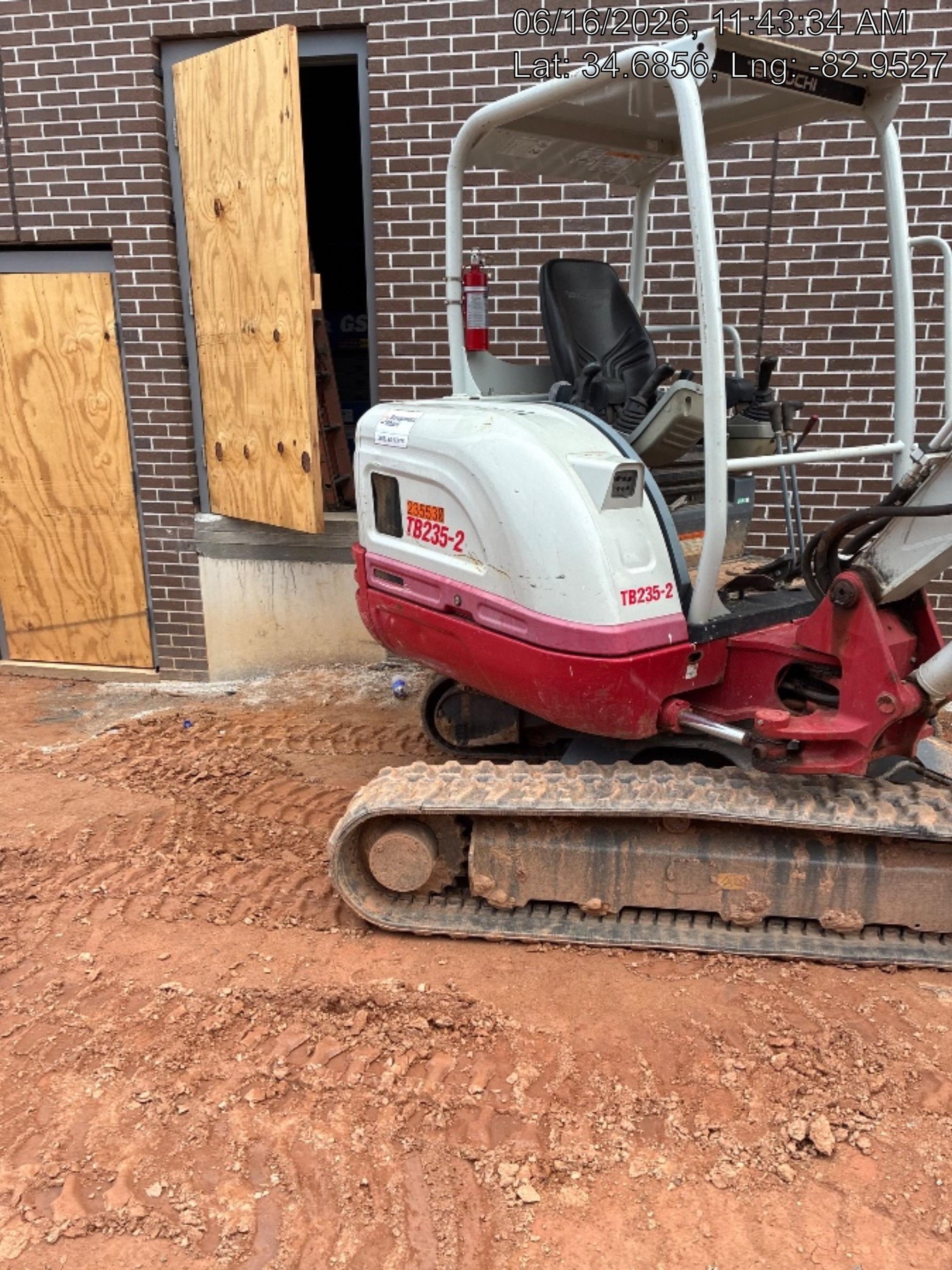 2022 TAKEUCHI TB235-2R
