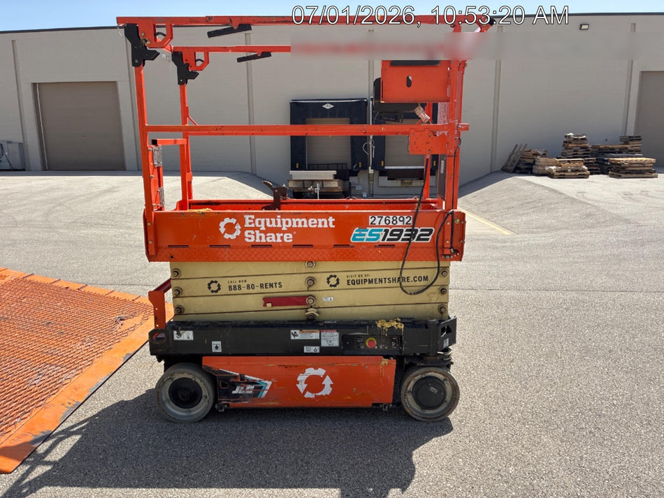 2022 JLG ES1932