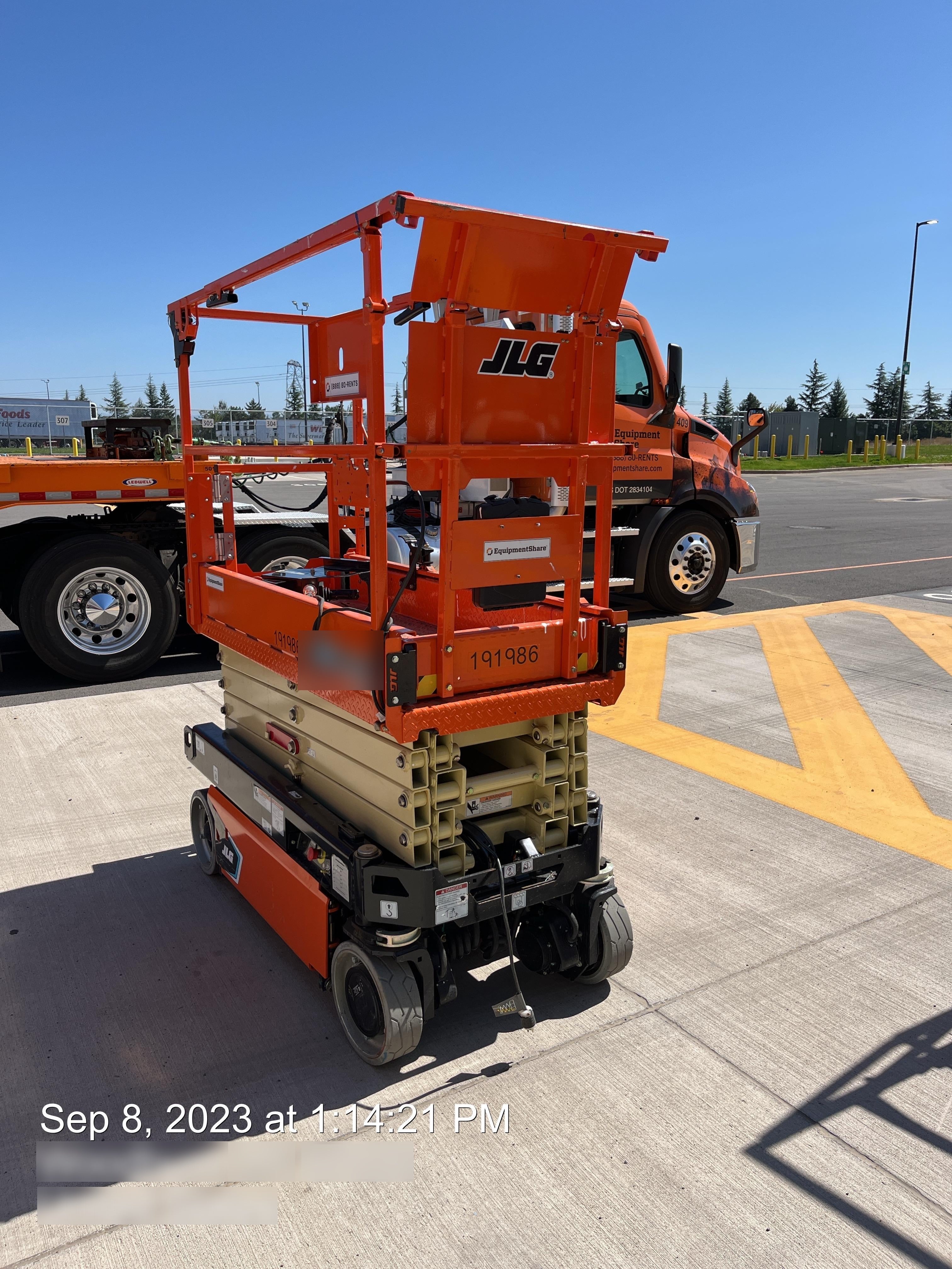2021 JLG ES1932