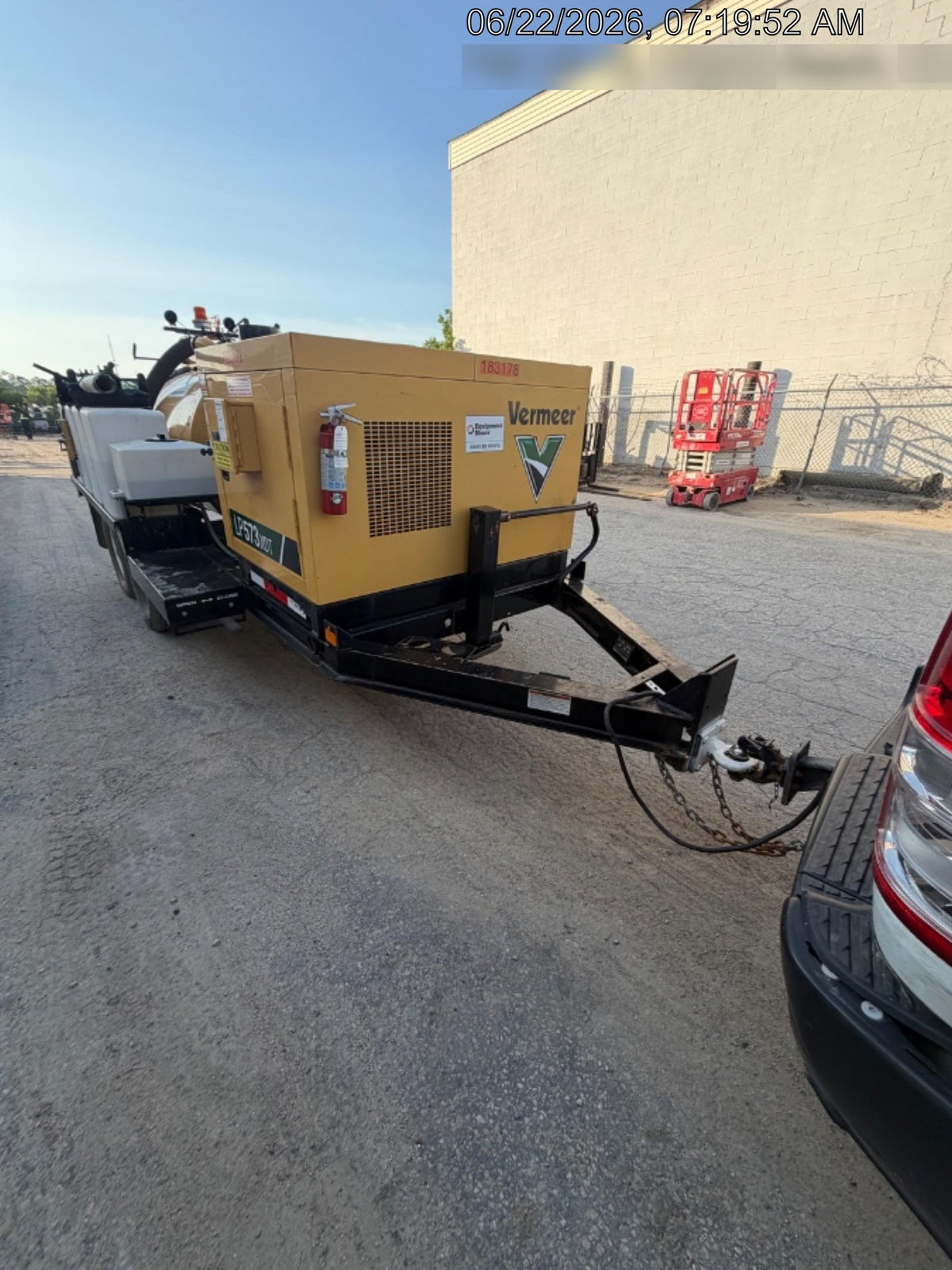 2021 Vac-Tron LP573XDT T4 Koehler Diesel Engine, 500 Gallon Debris Tank, x2 100 Gallon Water Tanks