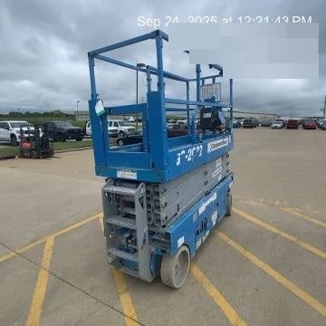 2020 Genie GS-2632 Solid NM Tires, Folding Rails with half-height swing gate, Beacon