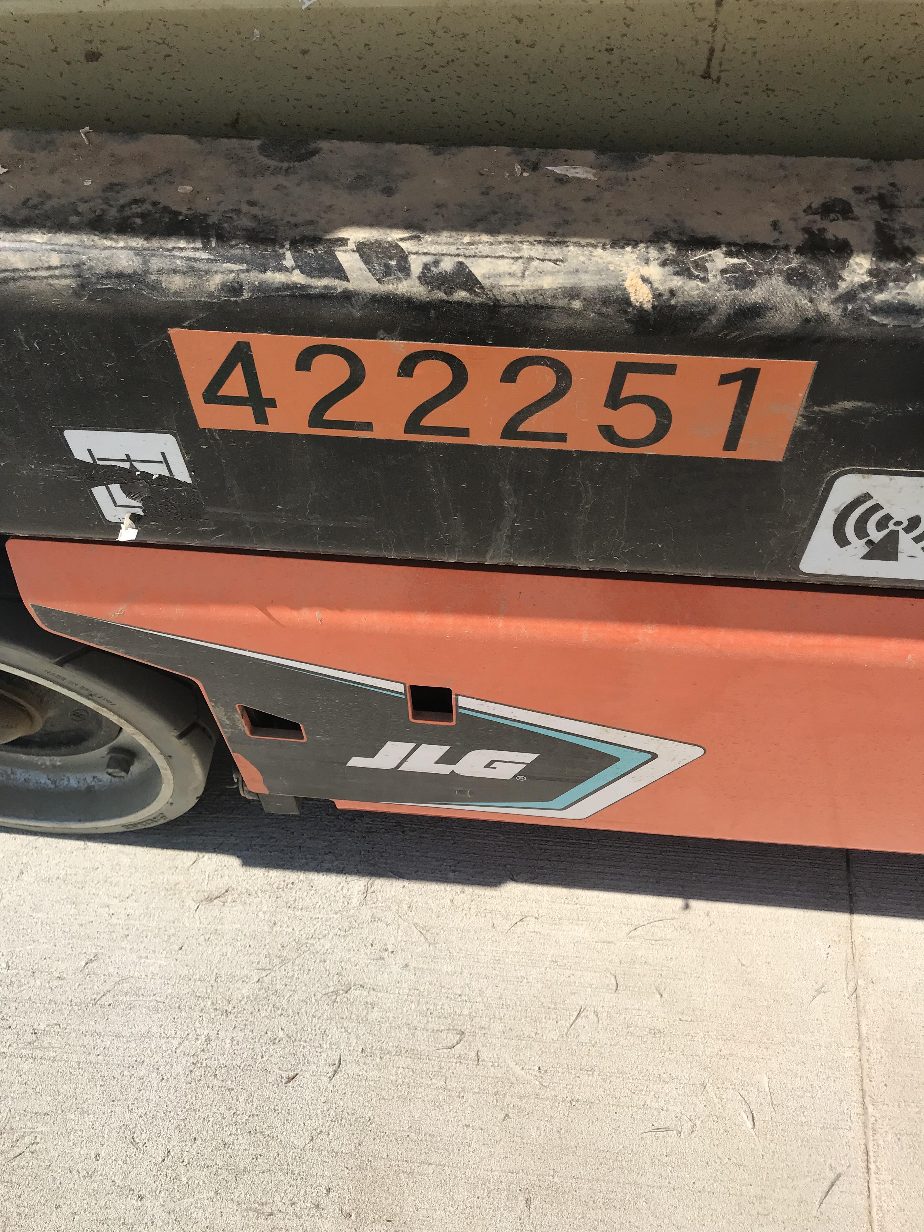 2024 JLG ES1932