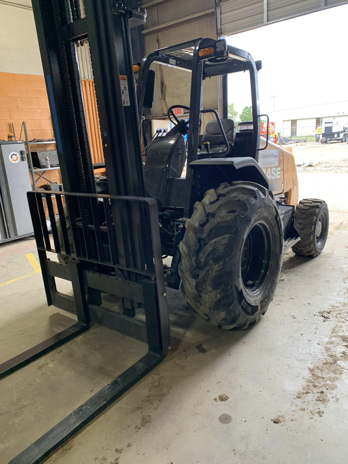 2023 CASE 588H