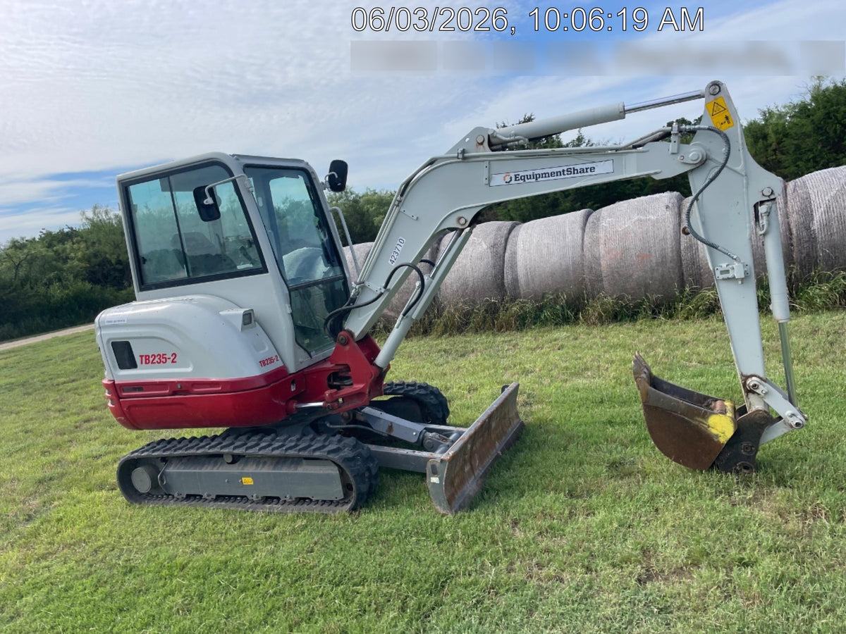 2024 TAKEUCHI TB235-2CR