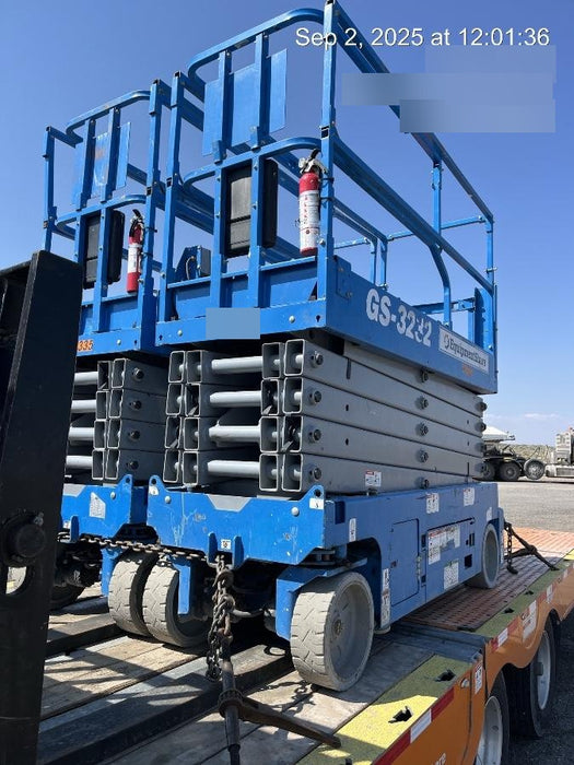 2019 Genie GS-3232 Folding rails with half height swing gate, 800 Amp Inverter