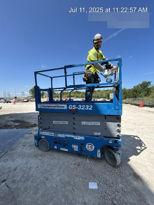 2018 Genie GS-3232 Genie GS3232 Lift w/Folding Rails and Swing Gate