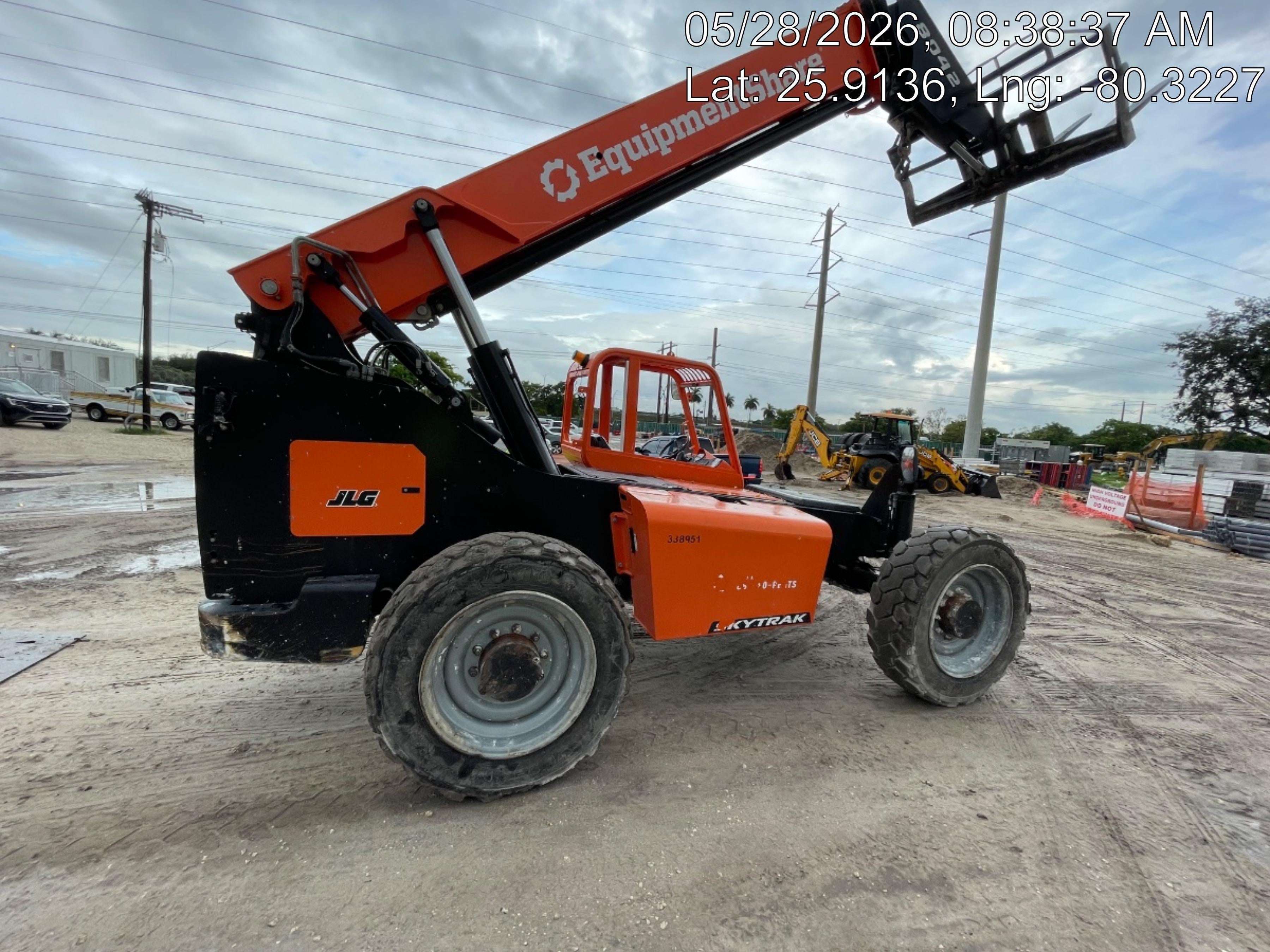 2023 SKYTRAK 8042