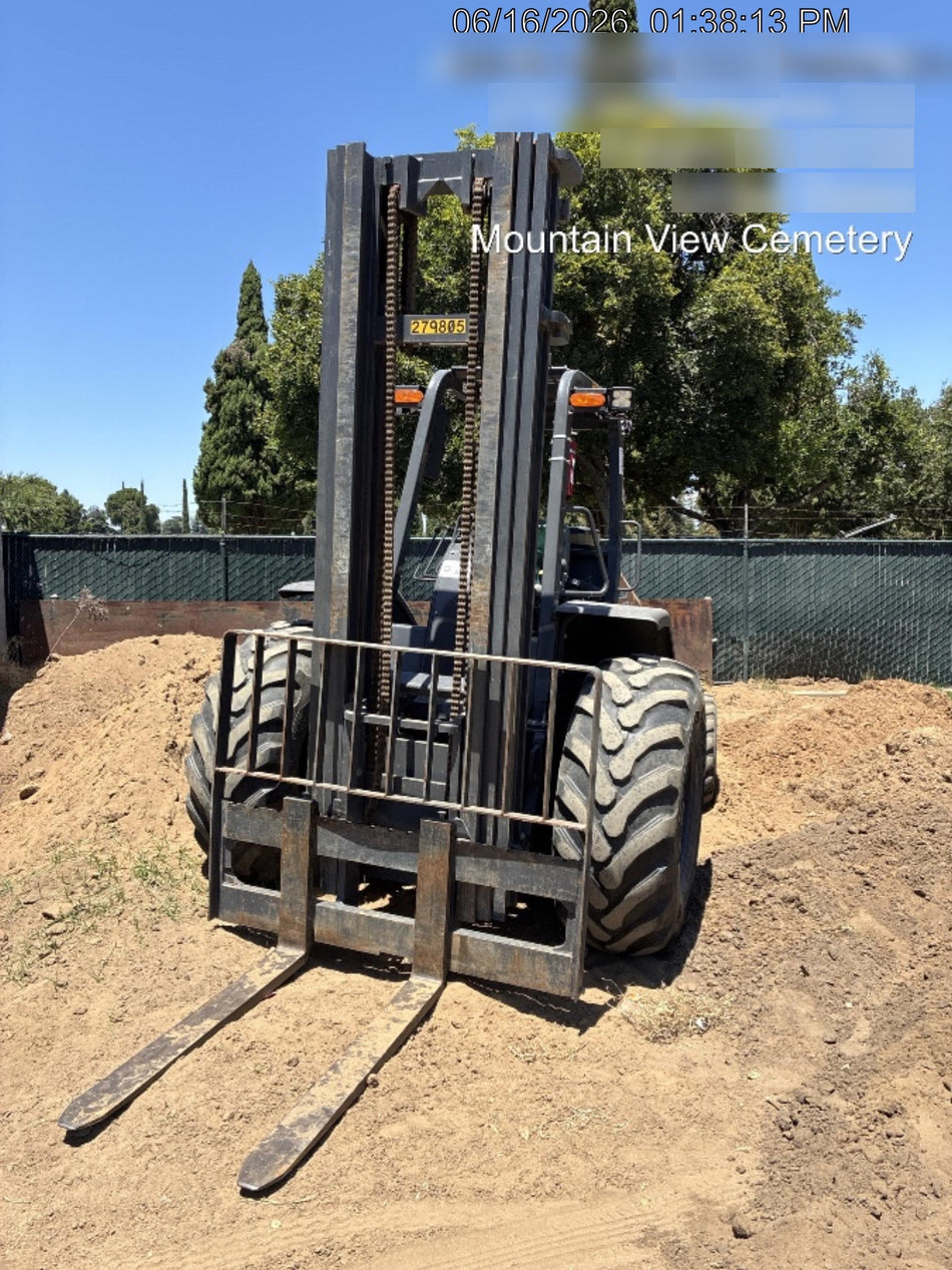 2023 CASE 588H