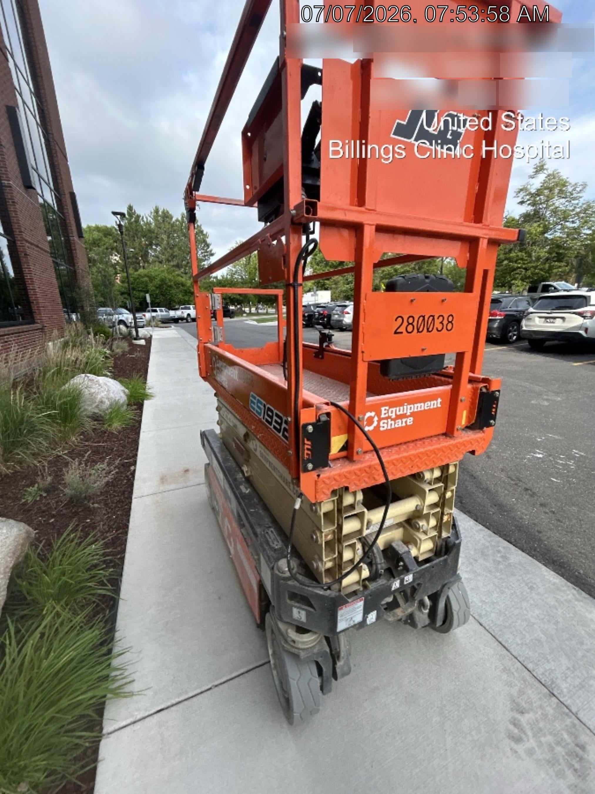 2022 JLG ES1932