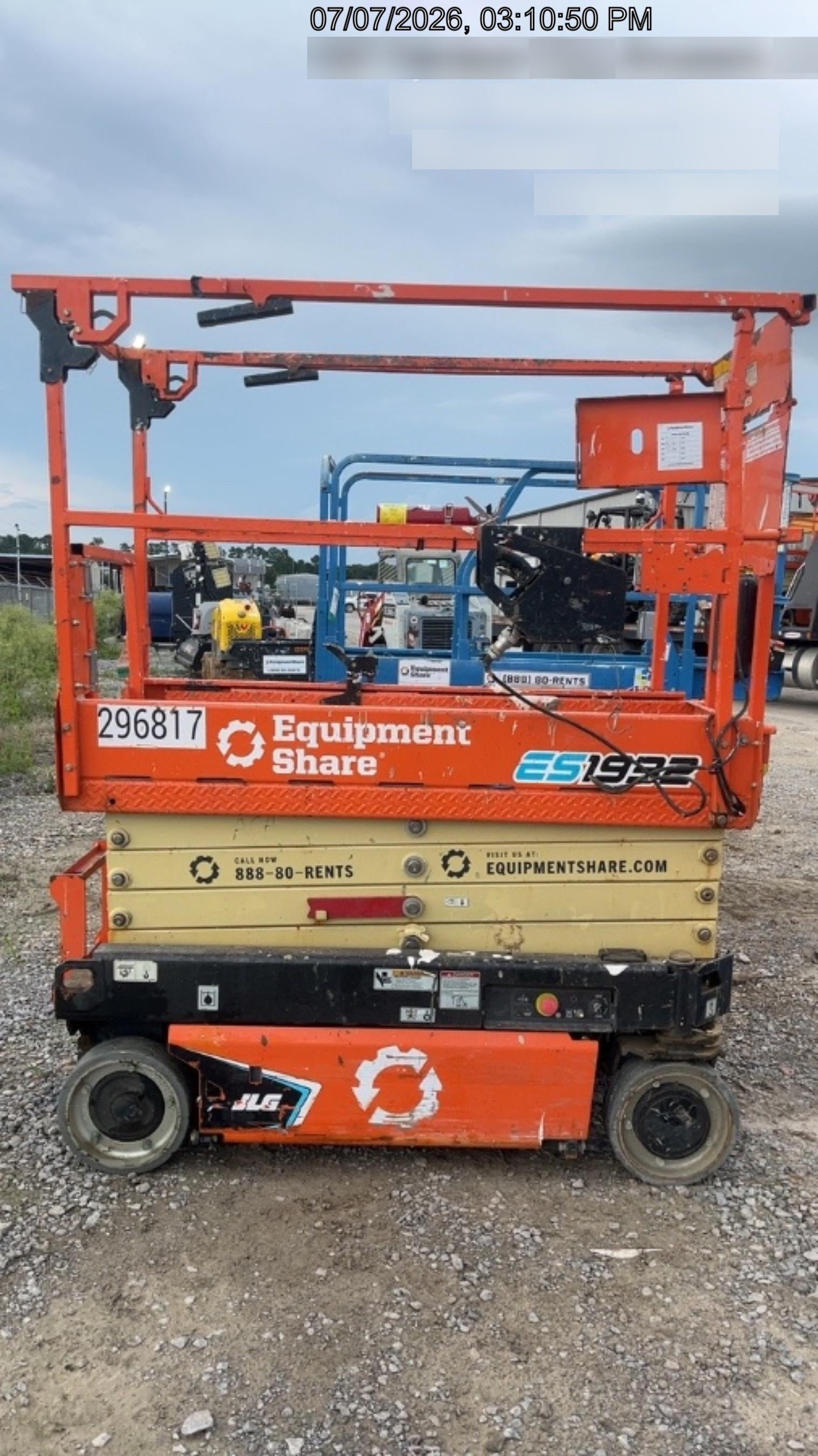 2023 JLG ES1932