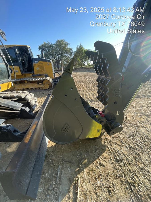 2025 JOHN DEERE 36" Bucket, Excavator 25,000 - 35,000 John Deere