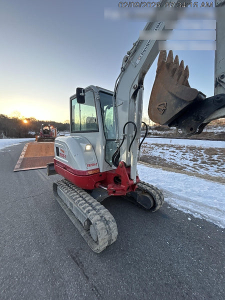 2022 TAKEUCHI TB235-2CR