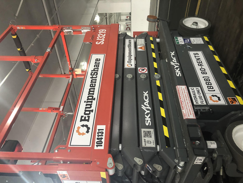 2020 Skyjack SJIII-3219 Solid NM Tires, Half height spring hinged entry gate, Dual Beacons, 800W Inverter