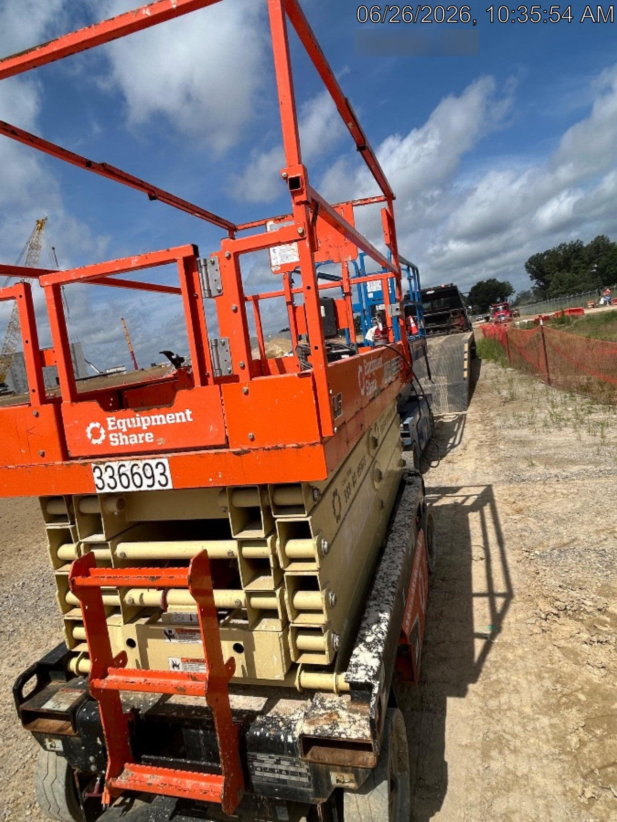 2023 JLG ES3246