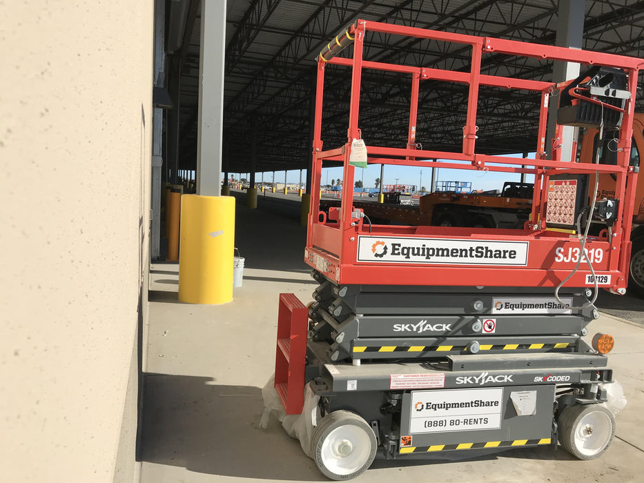 2020 Skyjack SJIII-3219 Solid NM Tires, Half height spring hinged entry gate, Dual Beacons, 800W Inverter