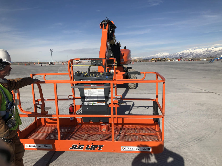 2019 JLG 1250AJP