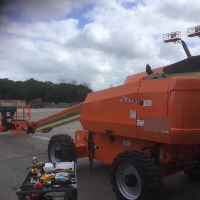 2017 JLG 660SJ