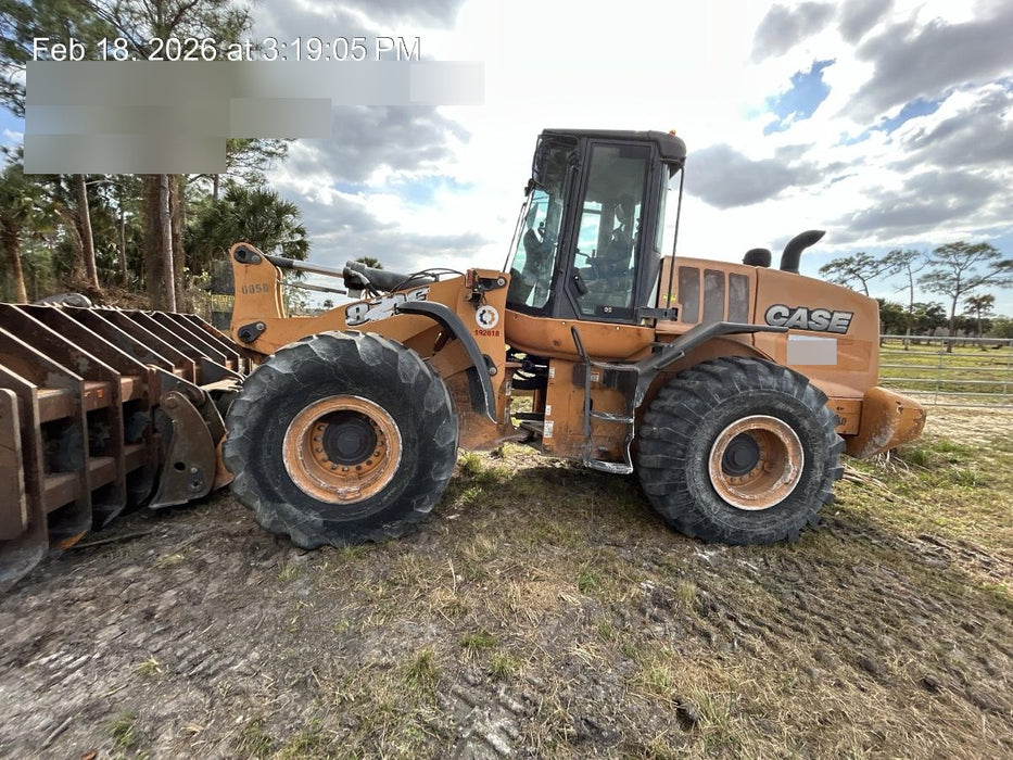 2016 Case 821F CLOSED CAB, JRB 418 STYLE HYD COUPLER