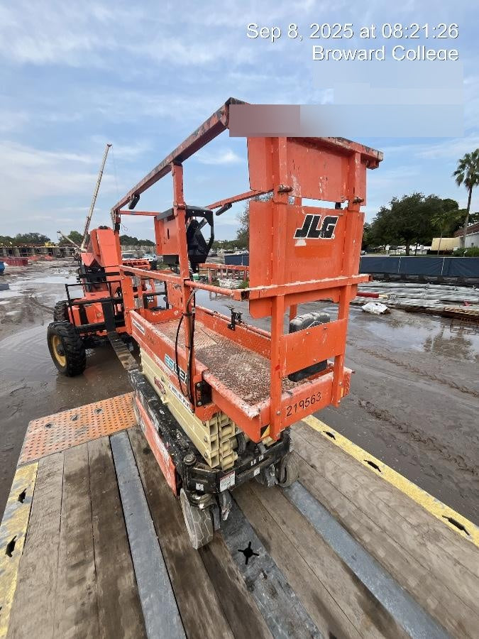 2022 JLG ES1932