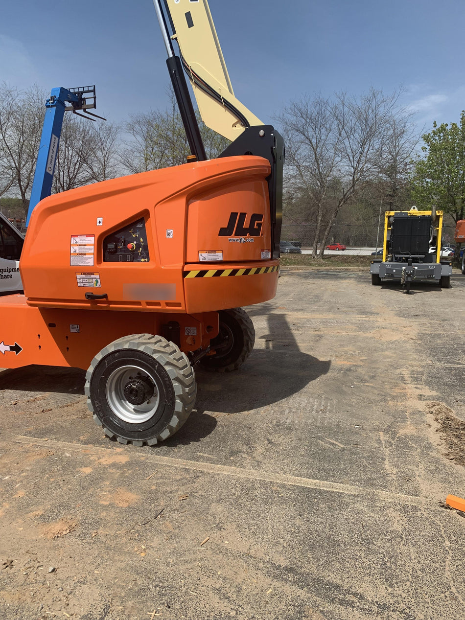 2022 JLG 400S