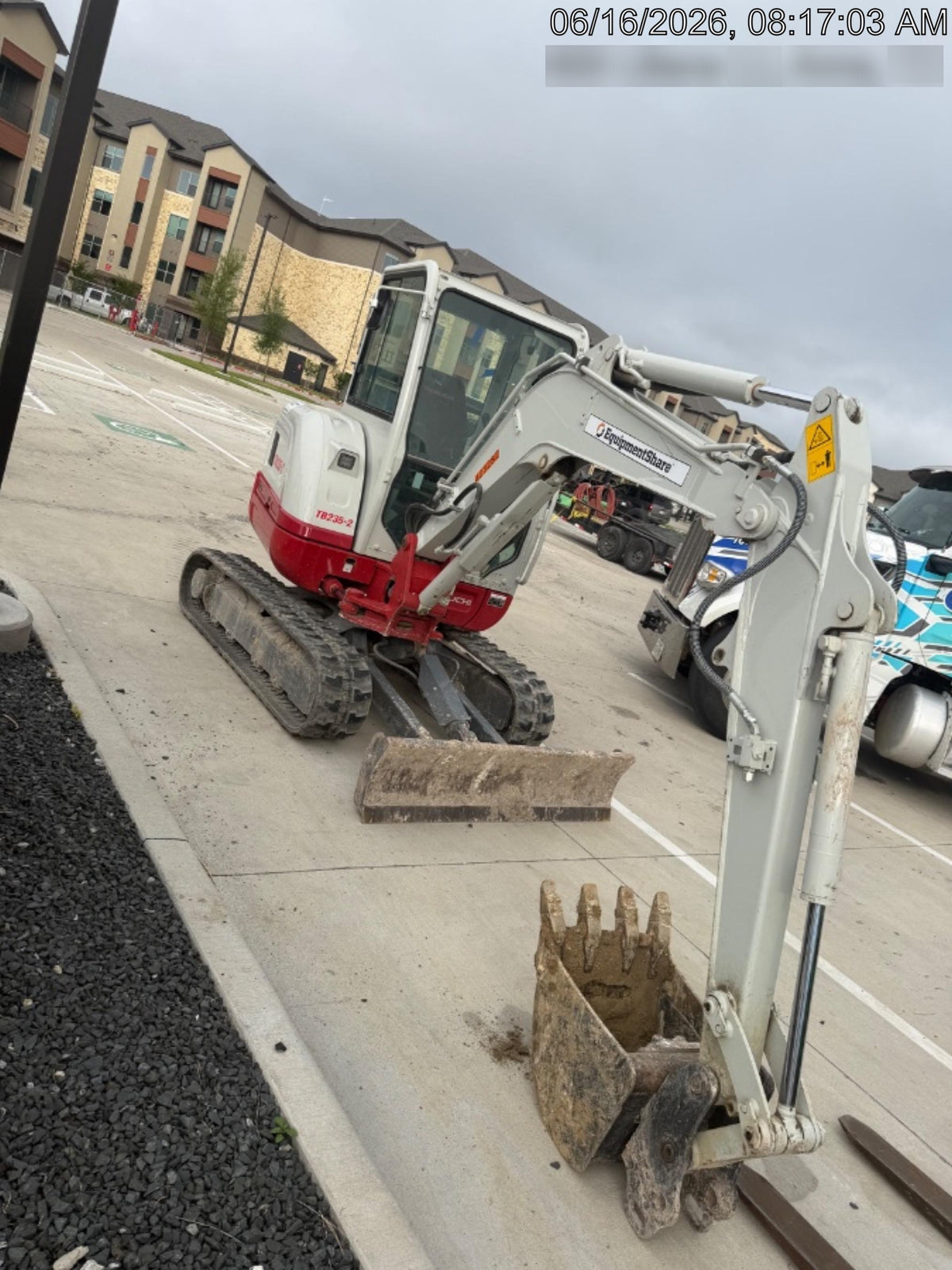 2024 TAKEUCHI TB235-2CR