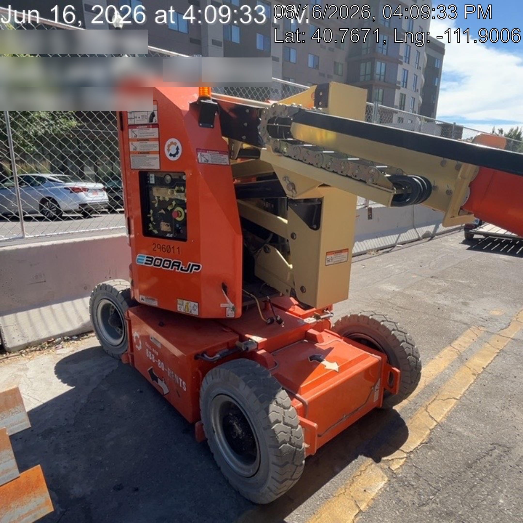 2023 JLG E300AJP
