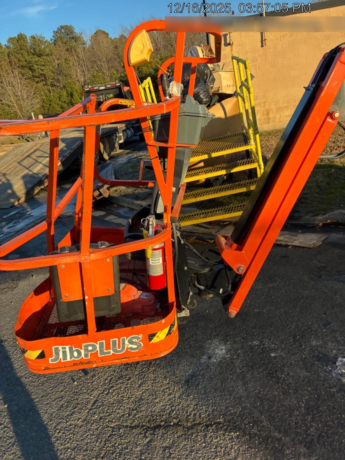 2022 JLG E300AJP