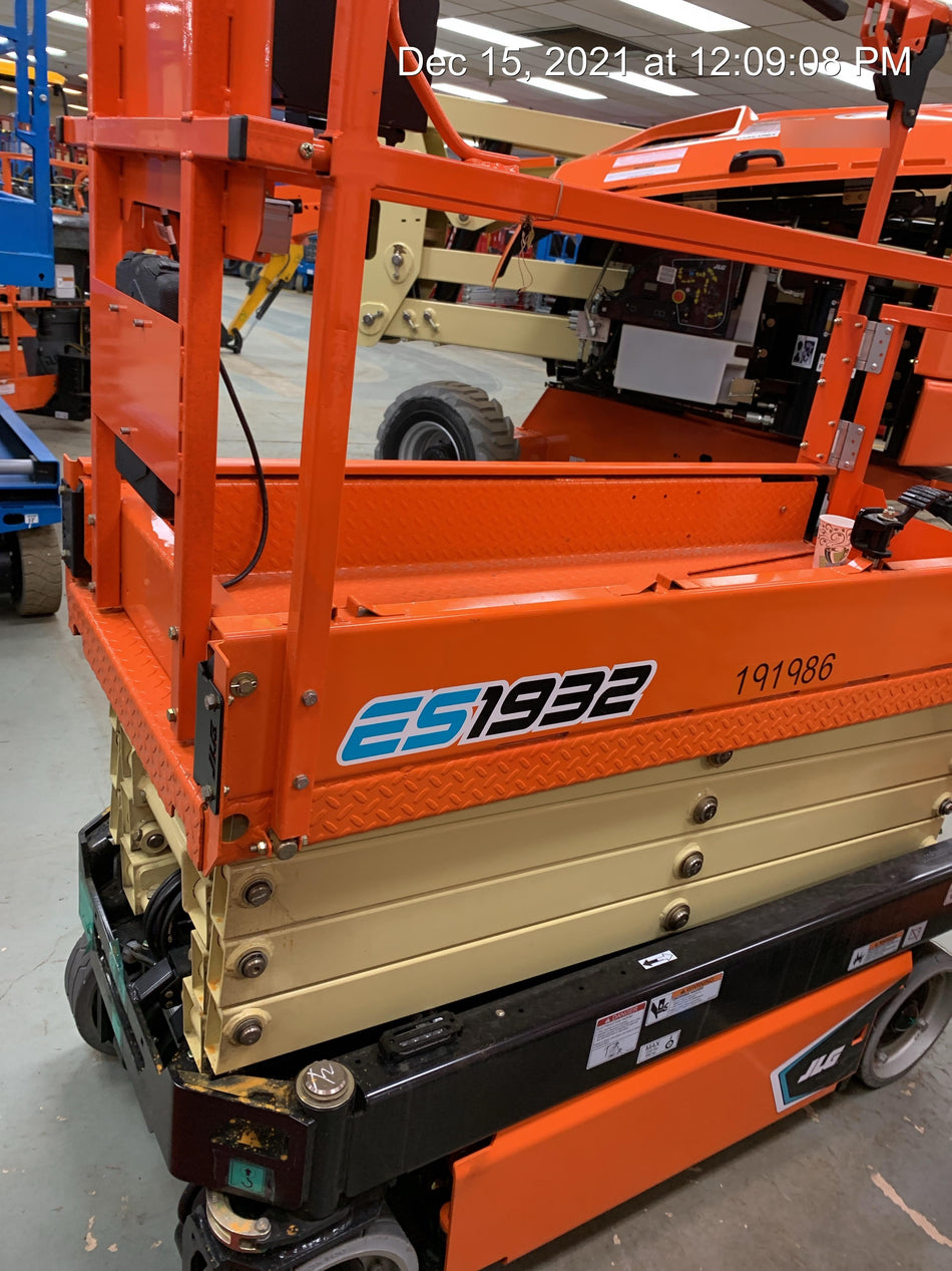 2021 JLG ES1932