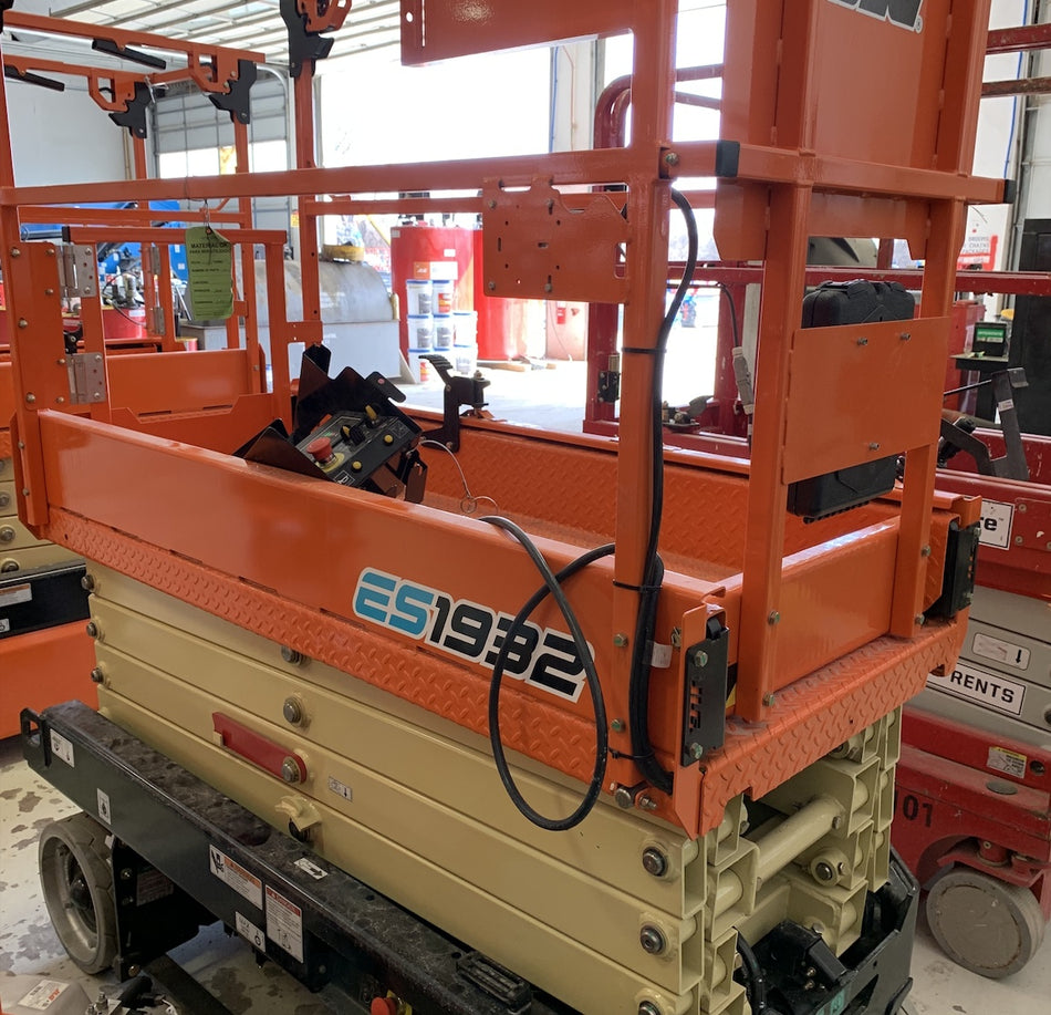 2022 JLG ES1932