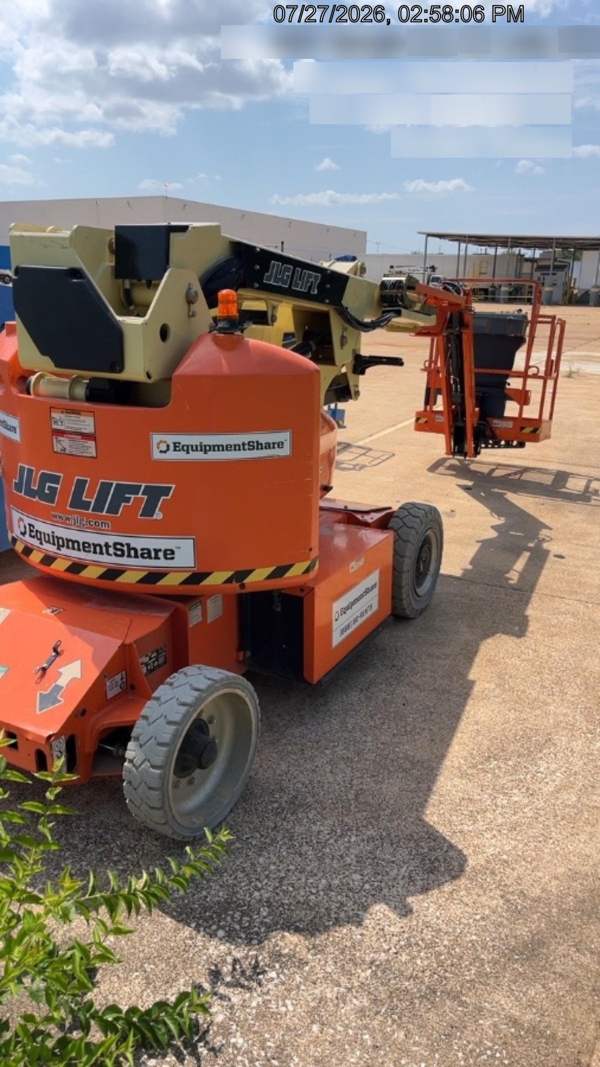 2022 JLG E400AJP Narrow