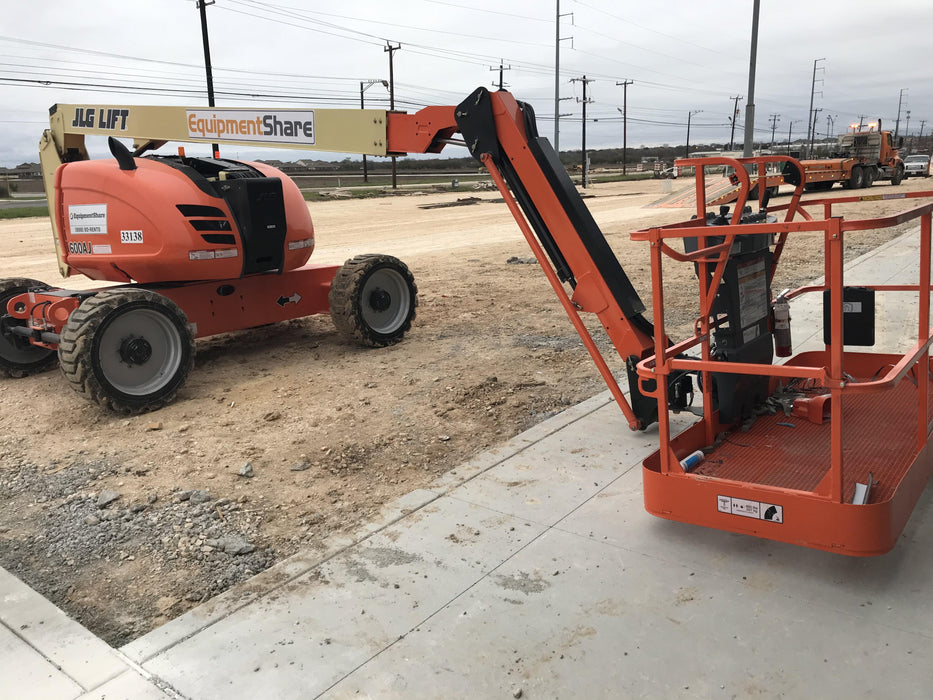 2019 JLG 600AJ