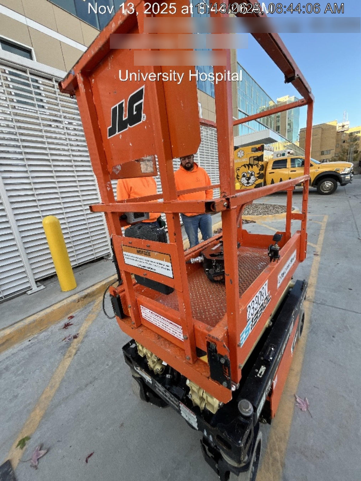 2022 JLG ES1330L