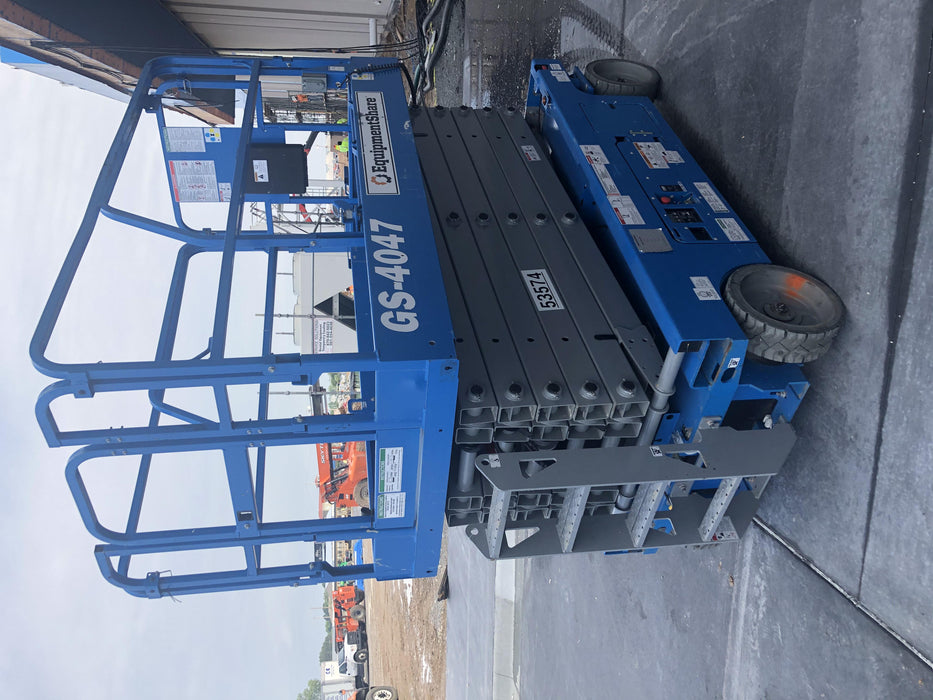2019 Genie GS-4047 Folding rails with half height swing gate