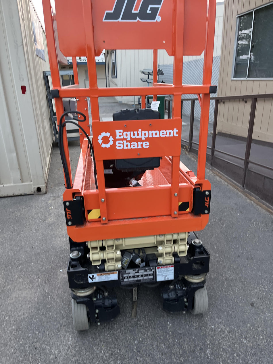 2022 JLG ES1330L