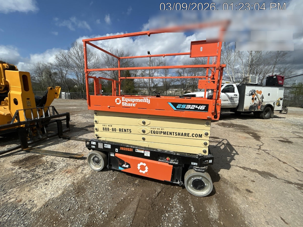2025 JLG ES3246