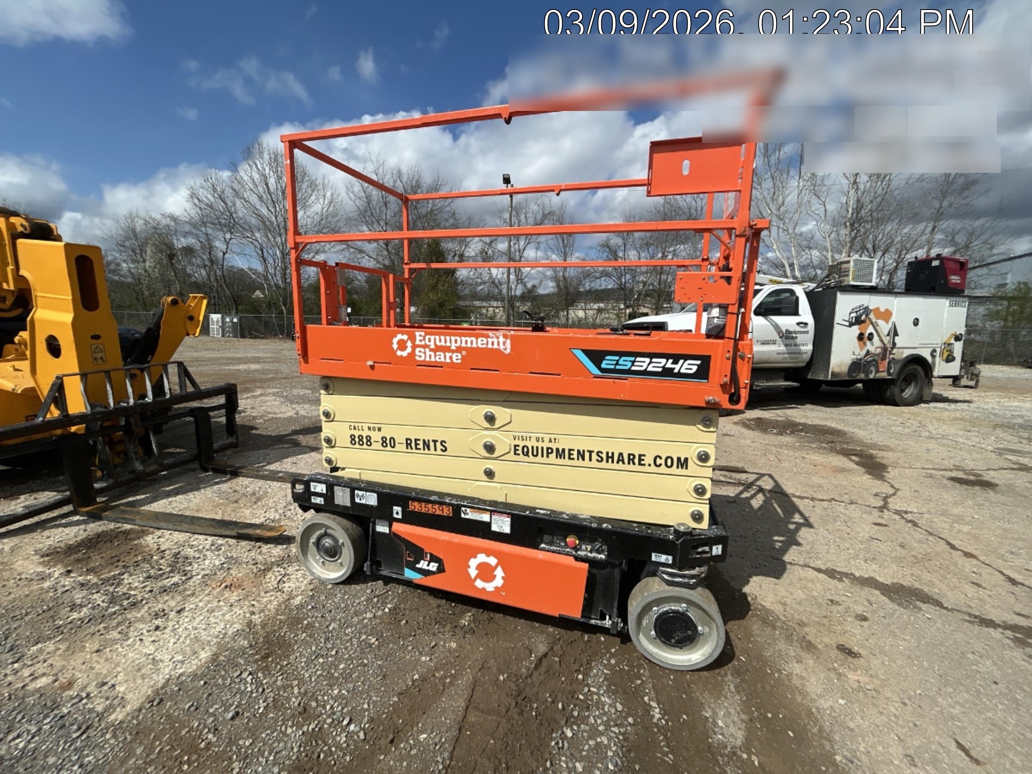 2025 JLG ES3246