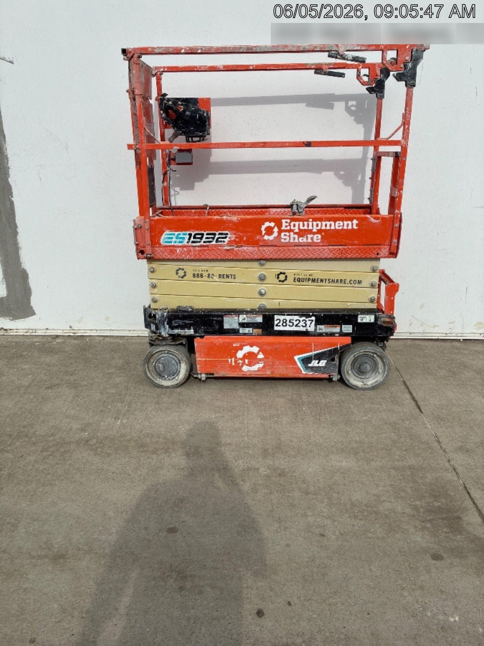 2022 JLG ES1932
