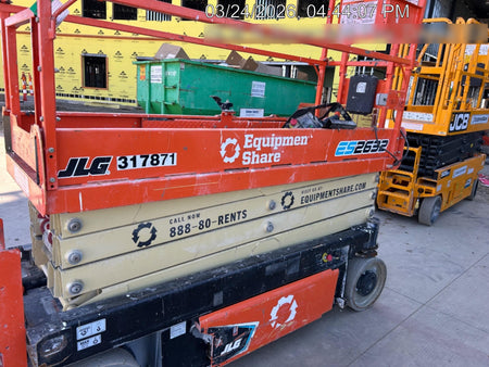 2023 JLG ES2632