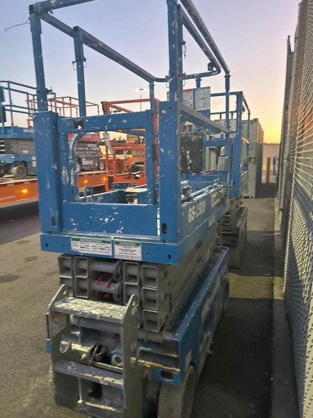 2020 Genie GS-1930 Solid Non Marking Tires, Beacon, Folding rails with half height swing gate, 800W Inverter