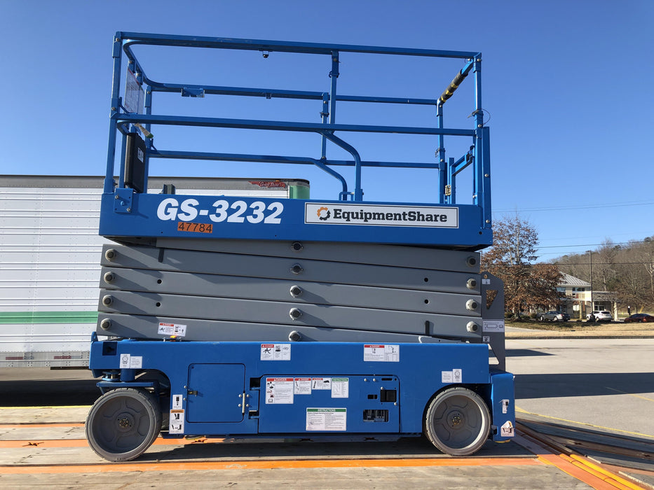 2019 Genie GS-3232 Folding rails with half height swing gate