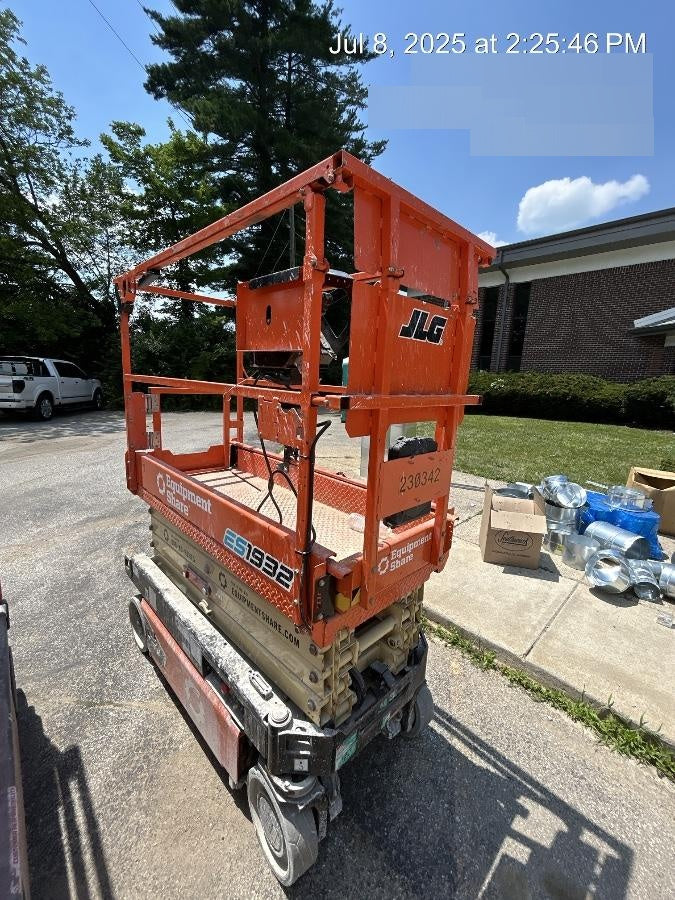2022 JLG ES1932